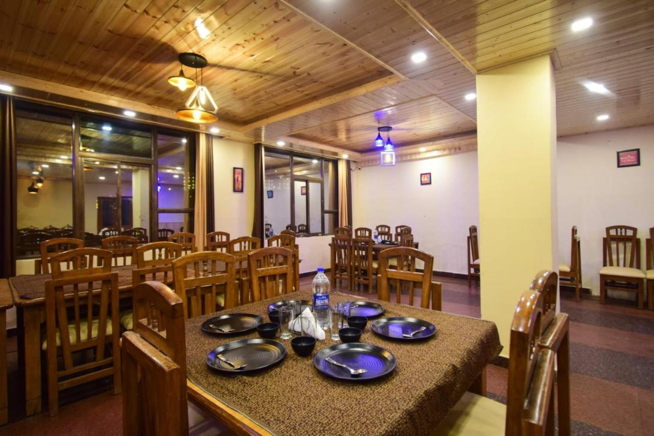 Manali Holiday Lnn - Gym, Spa, Dj Night, Pool Exteriör bild