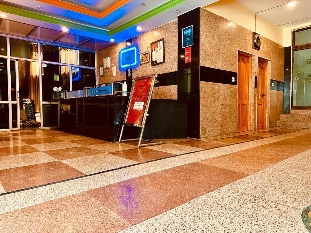 Manali Holiday Lnn - Gym, Spa, Dj Night, Pool Exteriör bild