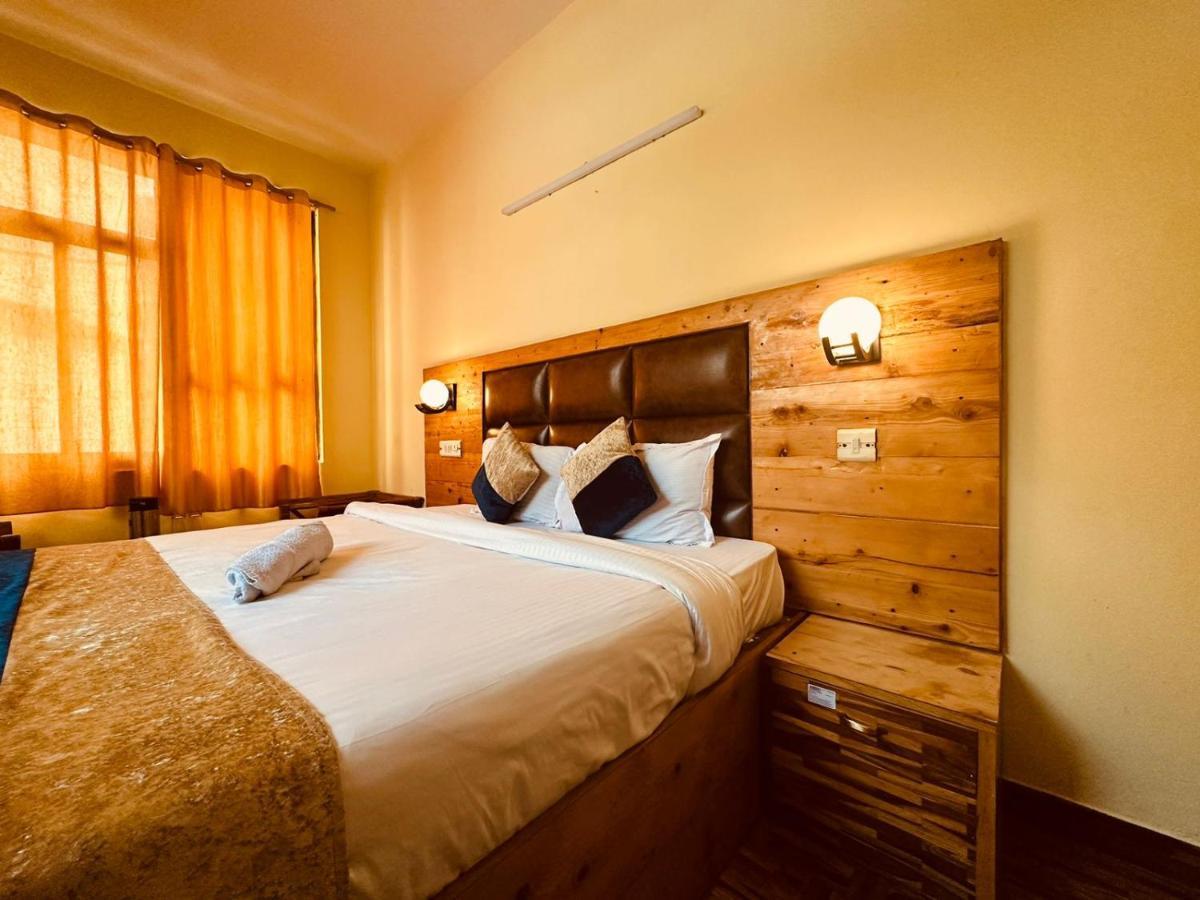 Manali Holiday Lnn - Gym, Spa, Dj Night, Pool Exteriör bild