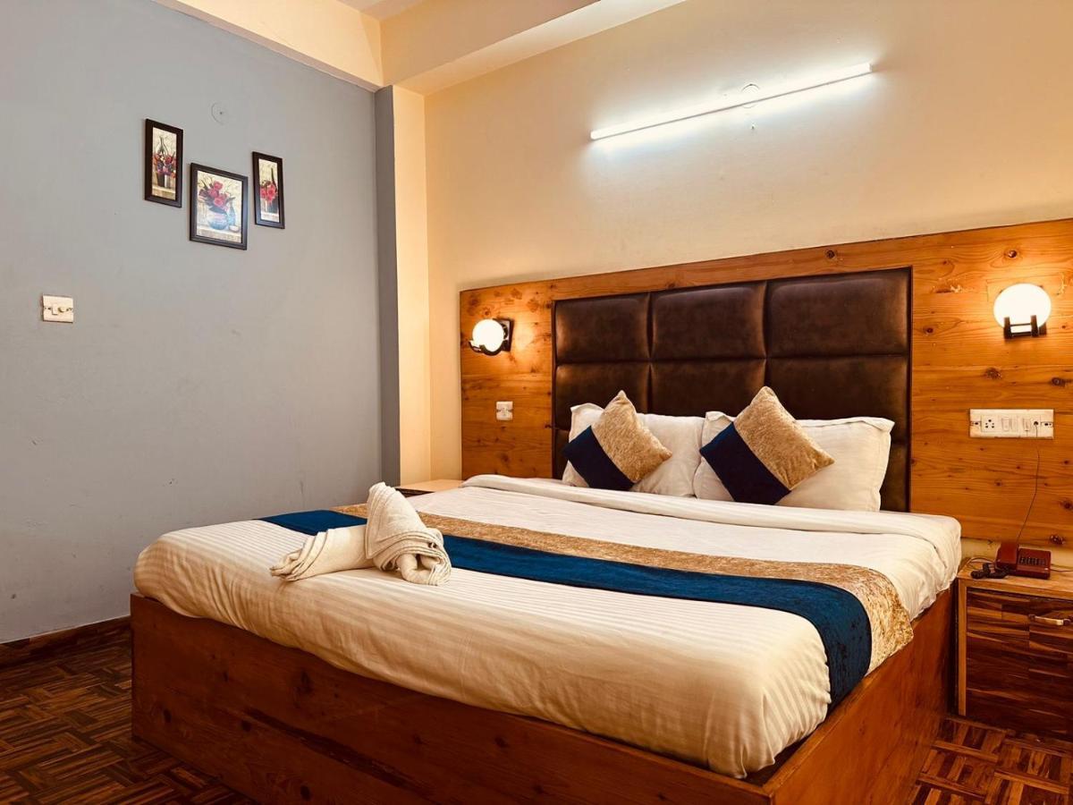 Manali Holiday Lnn - Gym, Spa, Dj Night, Pool Exteriör bild
