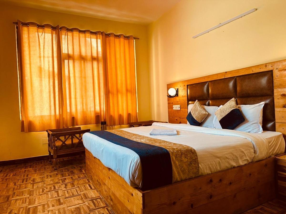 Manali Holiday Lnn - Gym, Spa, Dj Night, Pool Exteriör bild