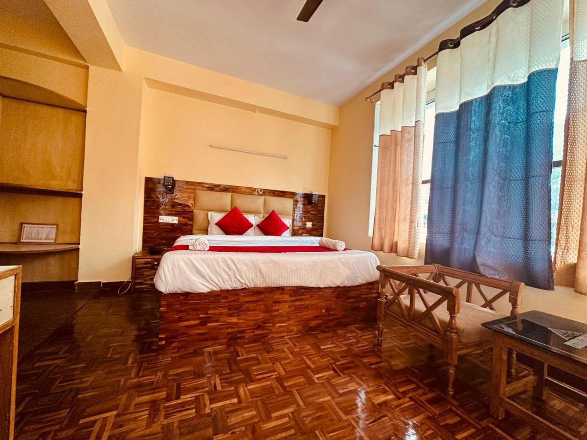 Manali Holiday Lnn - Gym, Spa, Dj Night, Pool Exteriör bild