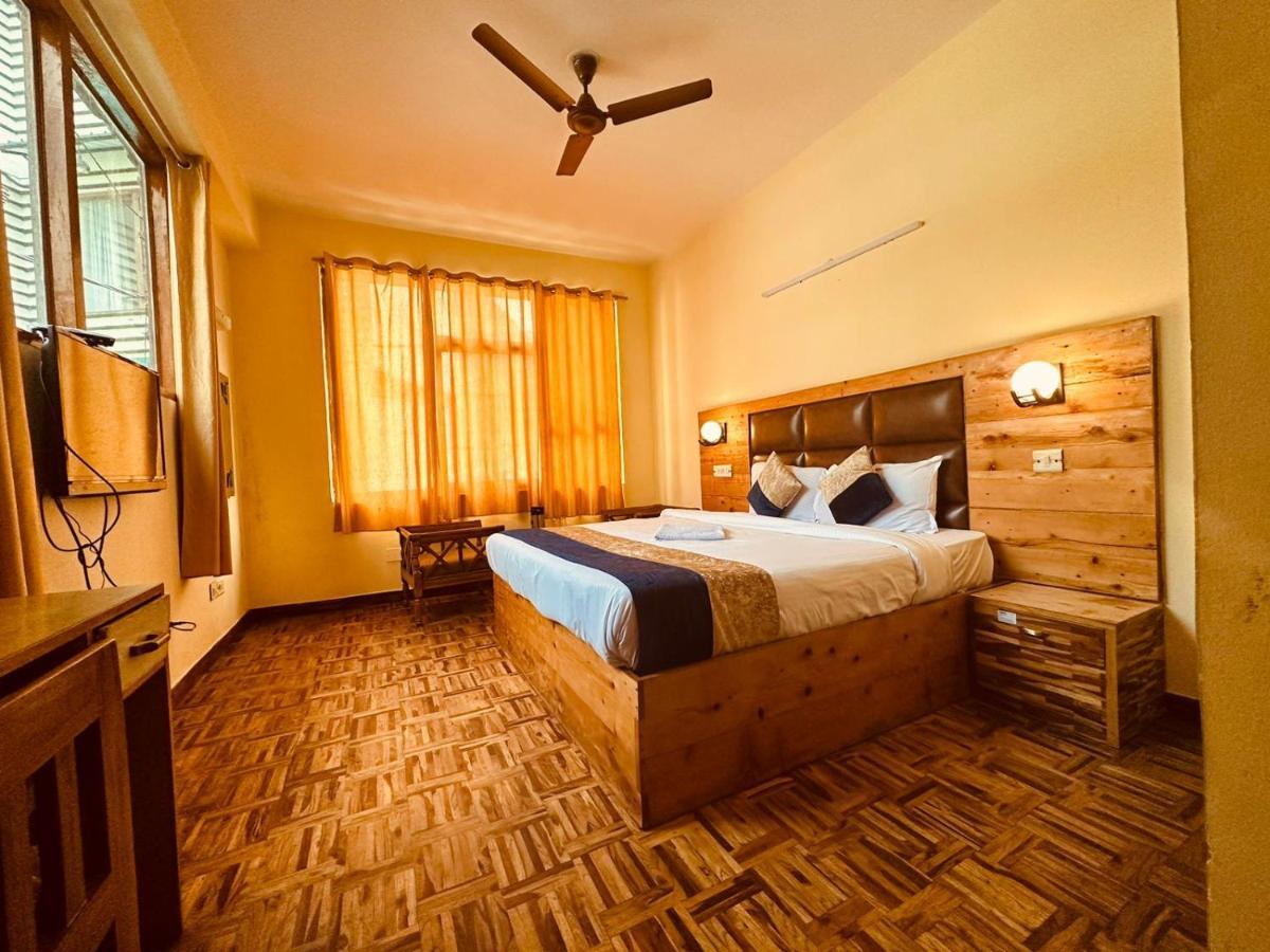 Manali Holiday Lnn - Gym, Spa, Dj Night, Pool Exteriör bild